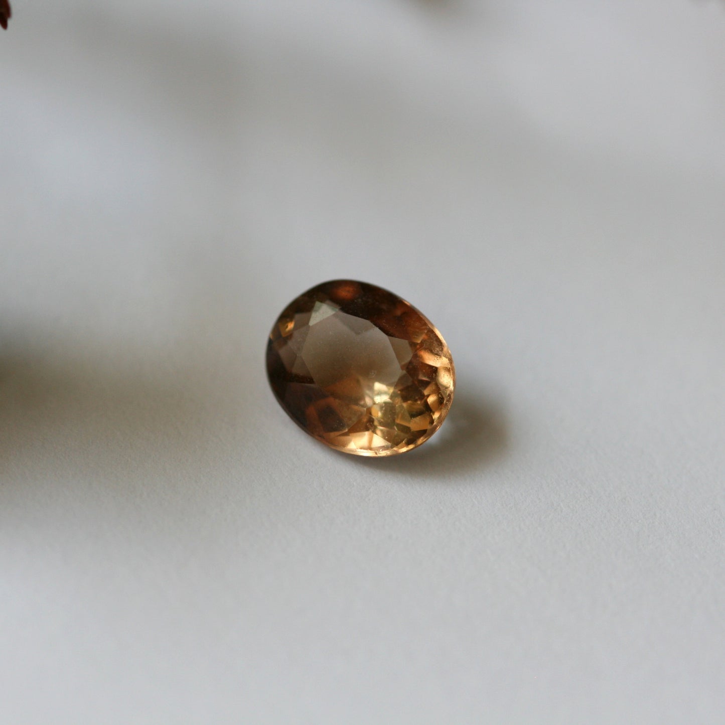 2.8ct Bi-coloured Champagne Topaz - Oval Cut - 9.7x7.9mm