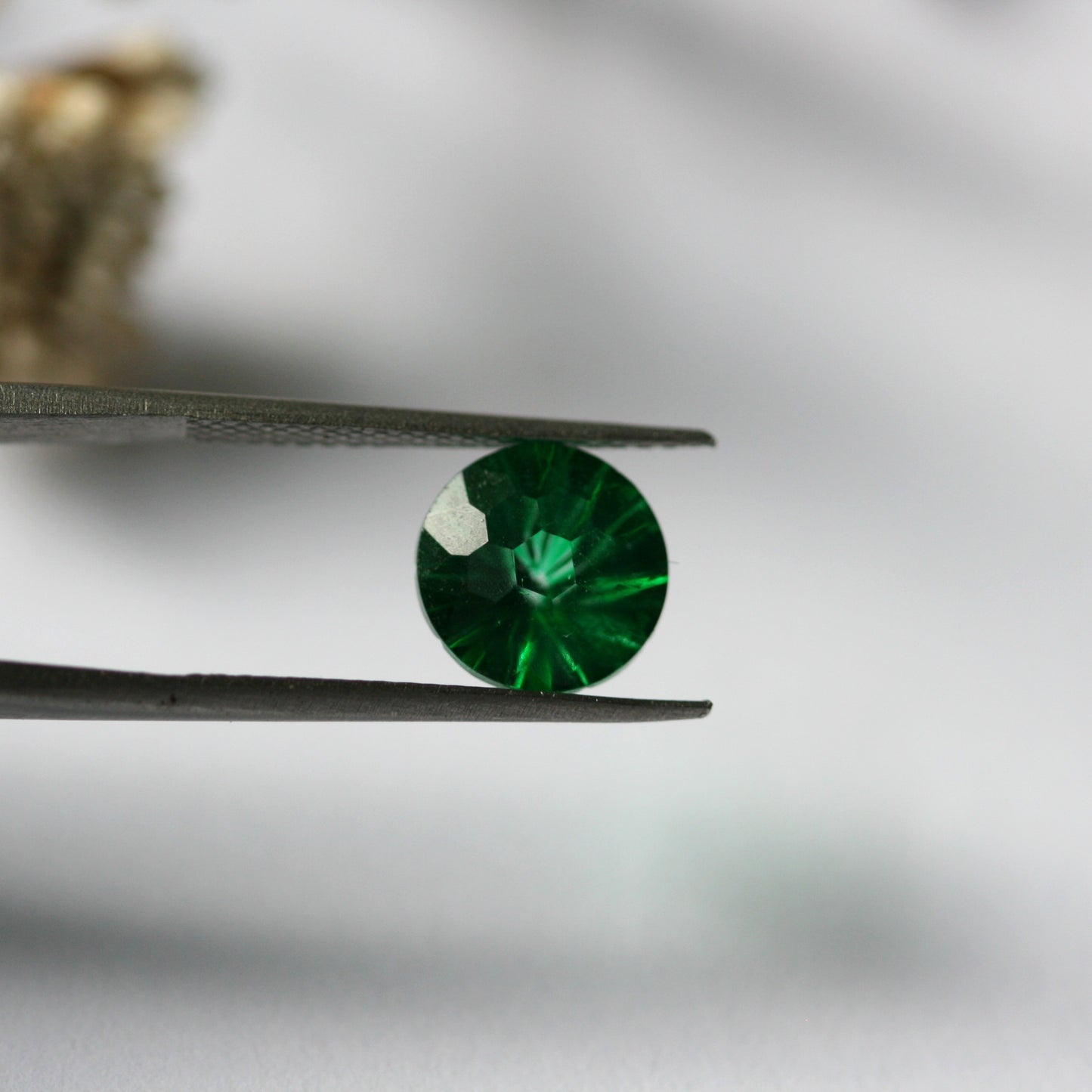 2.3ct Green Topaz - Round Flower Cut - 8mm