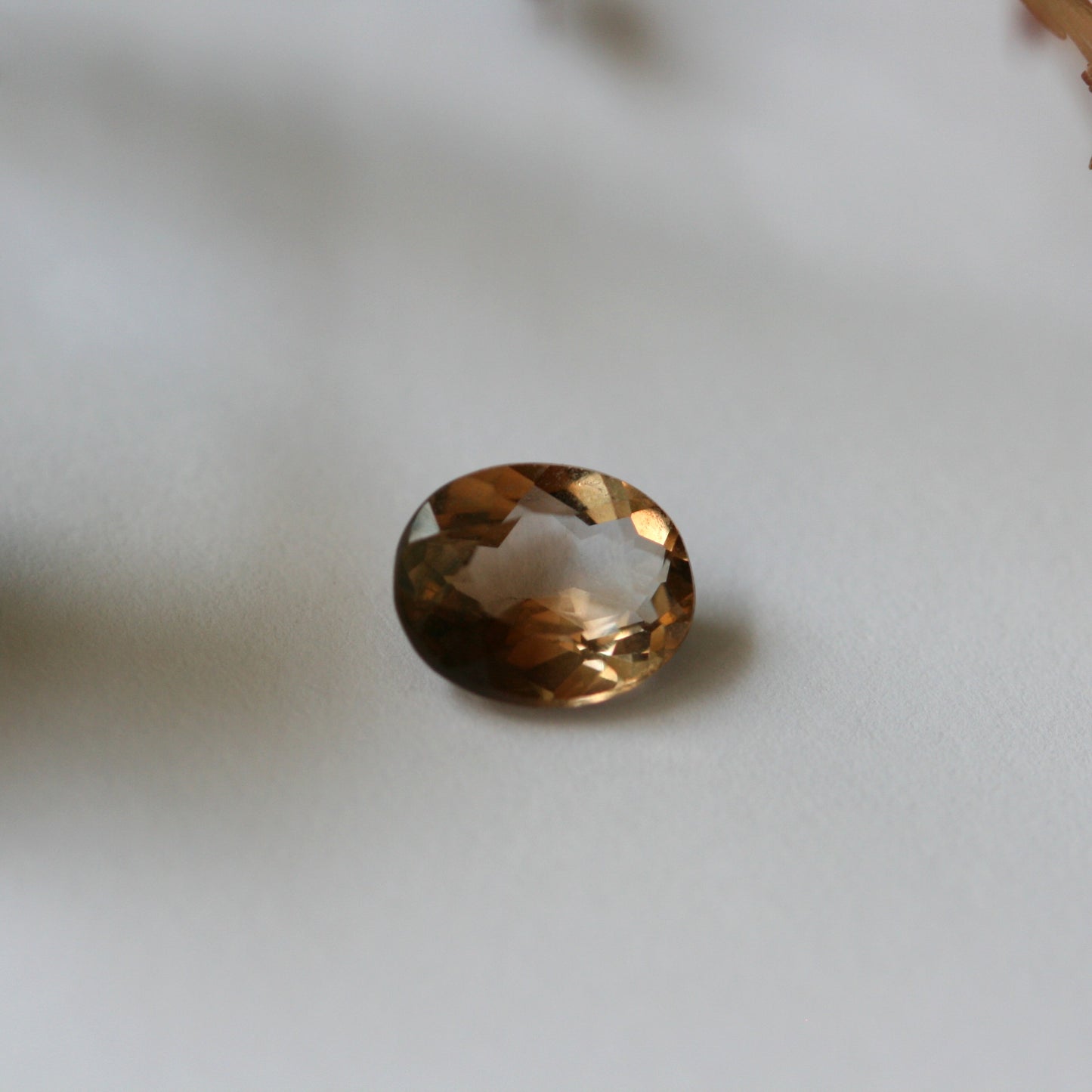 2.8ct Bi-coloured Champagne Topaz - Oval Cut - 9.7x7.9mm